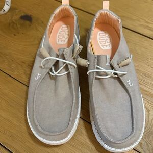 Hey dude Wendy chambray peach tan women’s 9